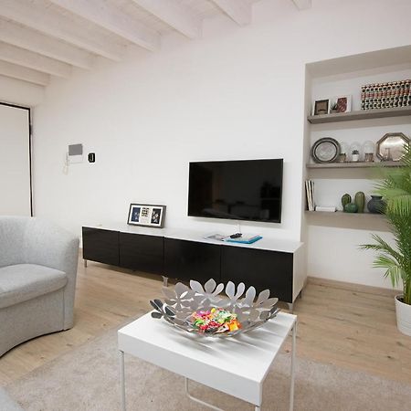 Larius Apartment Como Buitenkant foto