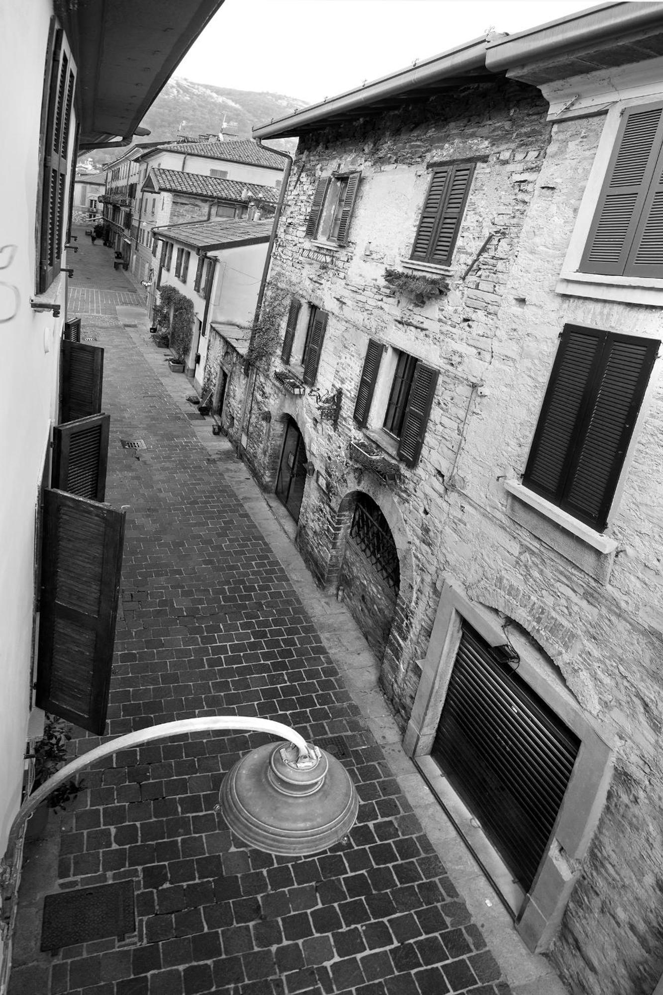 Larius Apartment Como Buitenkant foto